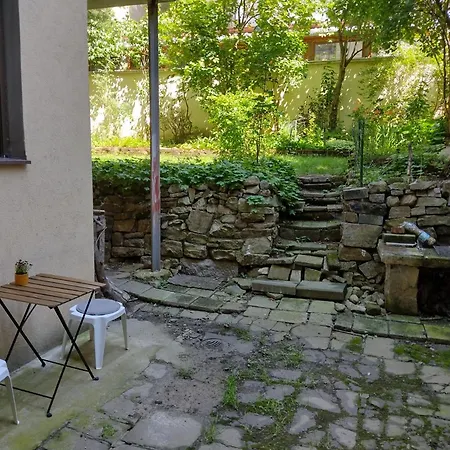 Charming With Garden Near Parking And Ndk Apartment