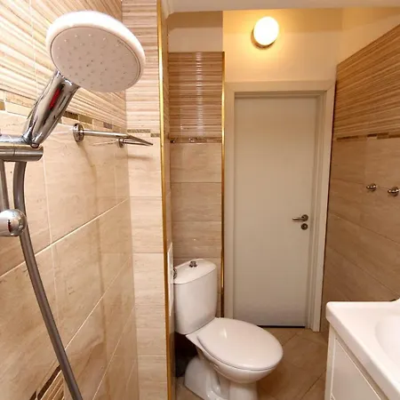 Charming With Garden Near Parking And Ndk Apartment *